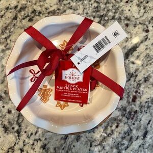Holiday Time Mini Pie Plates with Festive Design